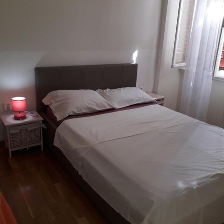 Studio On Main Pedestrian Street Apartment Pula Exterior photo